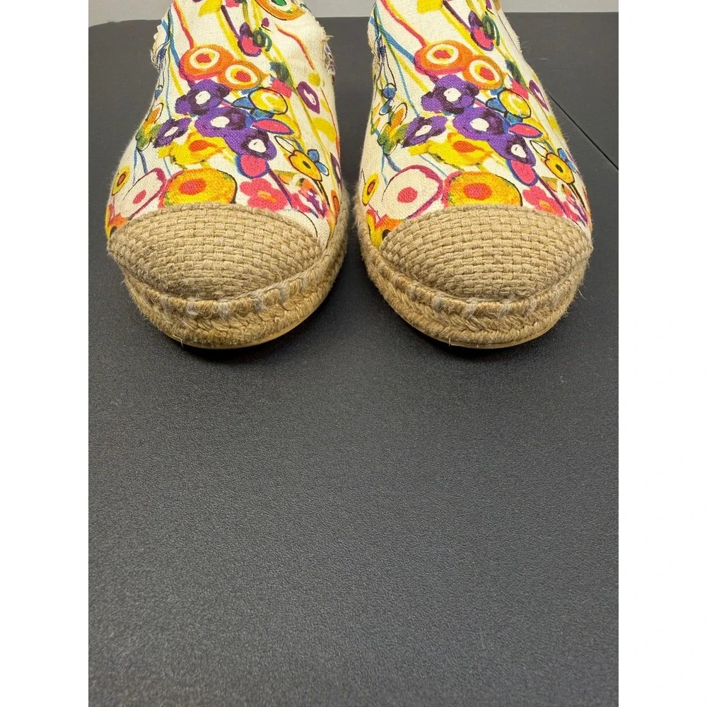 Stuart Weitzman Multicolor Floral Canvas Espadrille Loafers‎ Scalloped Trim Flat